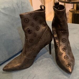 Elegant Black Patterned Women's Boots Size 6.5